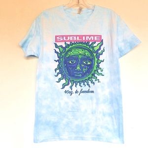 Sublime Classic Sun 40 oz to Freedom Tie Dye t shirt
Size small